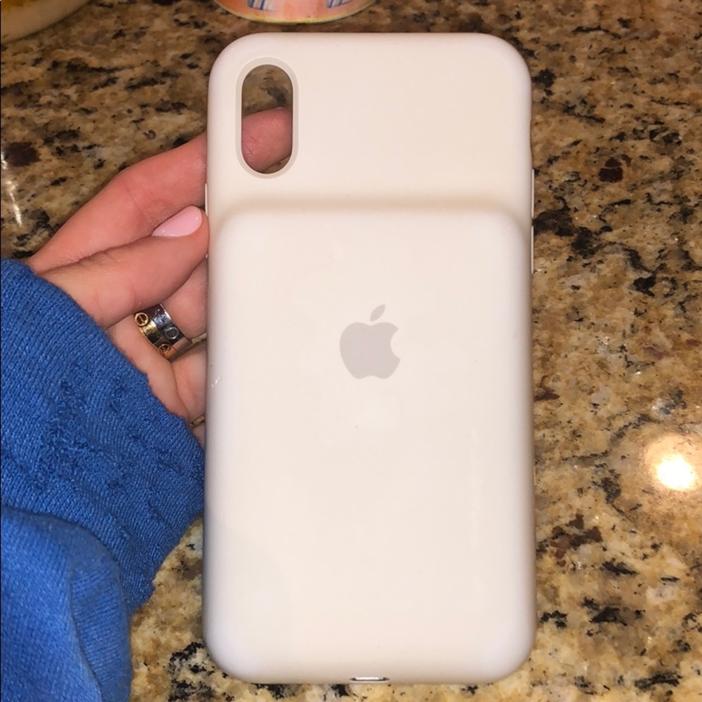Used Iphone x/xs apple charging case